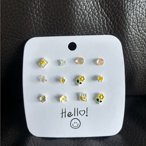 Yellow and White Flower Stud Earring Set - Picture 2 of 4